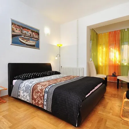 Apartment Maric *