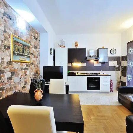 Maric Apartment *